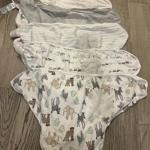 aden + anais Safari Print Swaddles - White and Gray 0-3 months